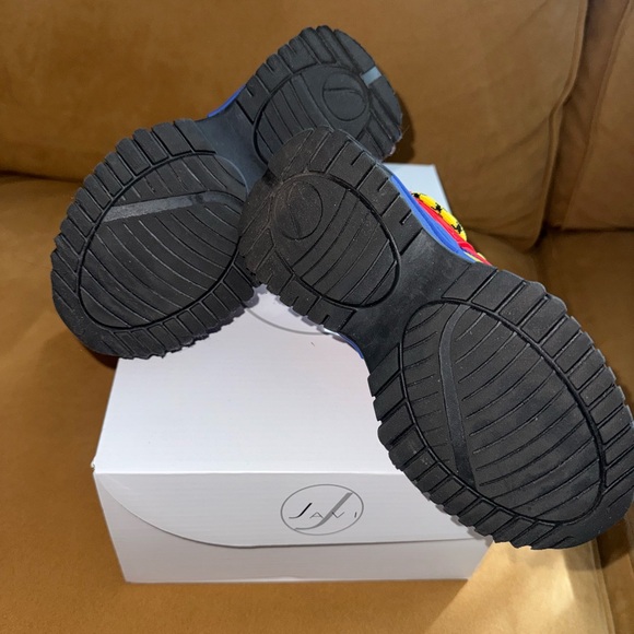 Javi boys sneakers, size 11C, worn once - Picture 4 of 5